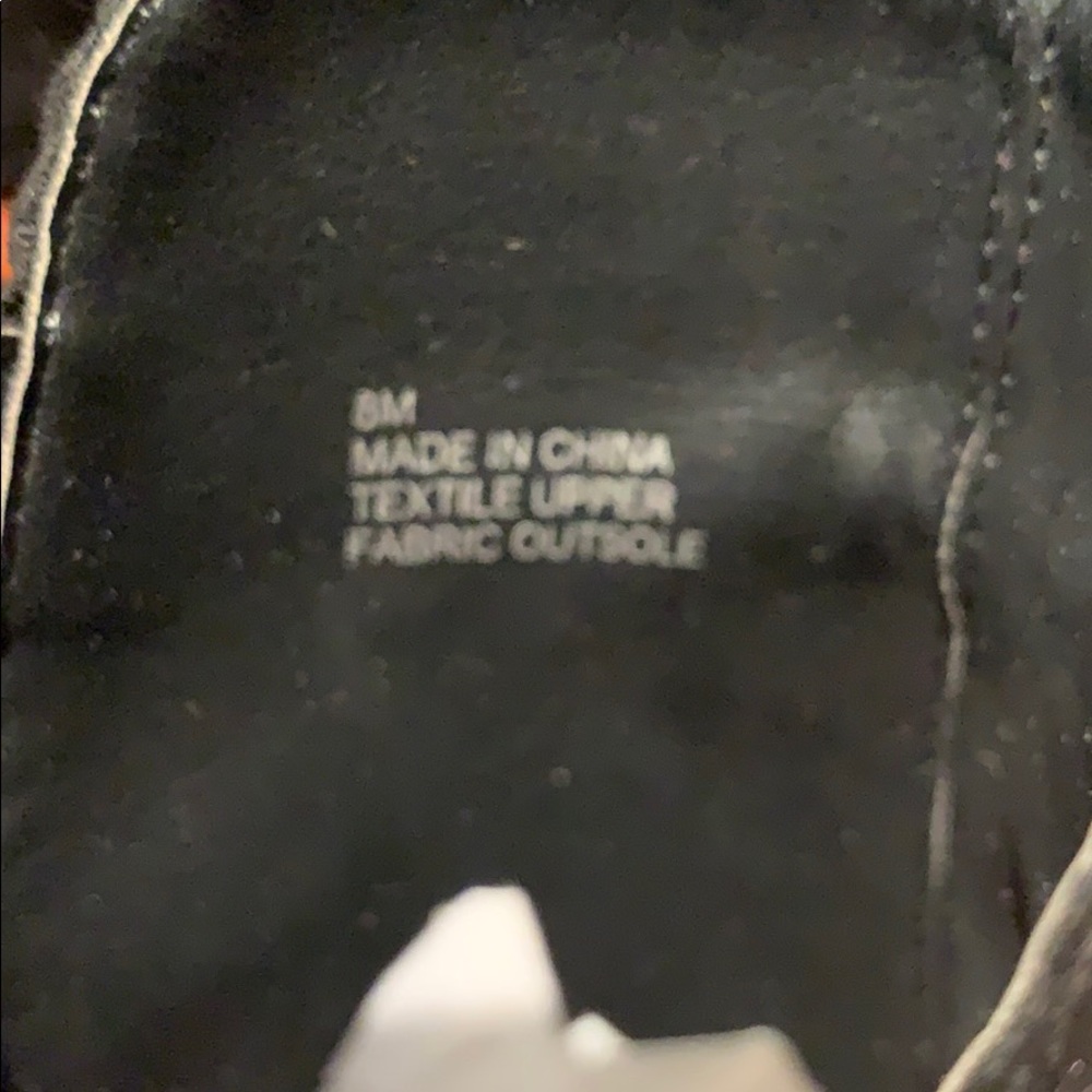 Shoes - Picture 6 of 7